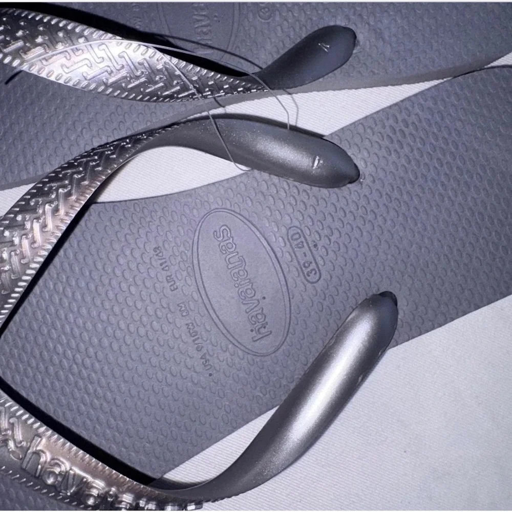 Havaianas Flip Flops 9 / 10 silver Steel Gray New Top Metallic Strap 4137428